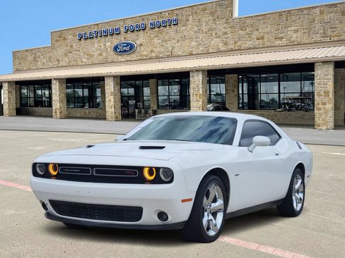 Used 2016 Dodge Challenger R/T RWD image 2