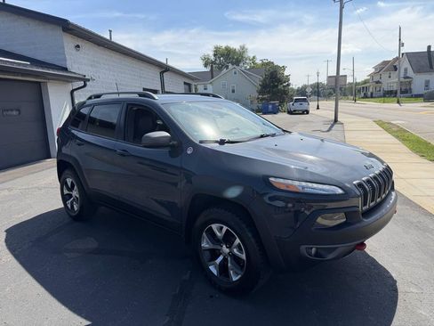 Used 2018 Jeep Cherokee Trailhawk w/ Comfort/Convenience Group AWD/4WD image 5