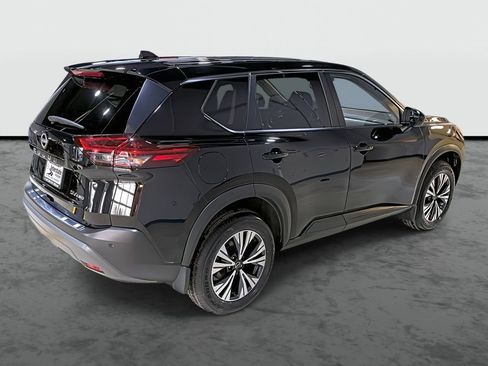 Used 2023 Nissan Rogue SV image 4