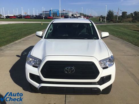 Used 2022 Toyota Tacoma SR image 11