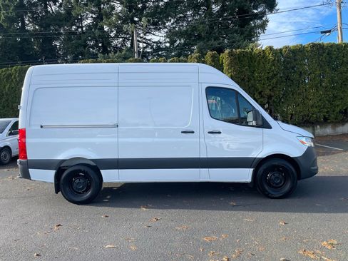Used 2025 Mercedes-Benz Sprinter 2500 image 6