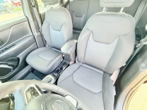 Certified 2023 Jeep Renegade Limited image 7