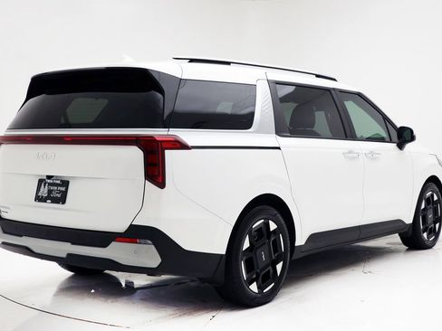 Used 2025 Kia Carnival EX FWD image 9