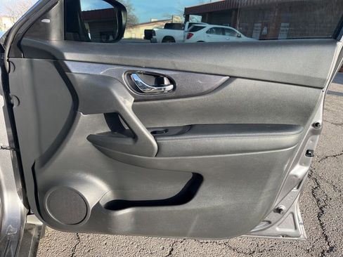 Used 2018 Nissan Rogue S image 30