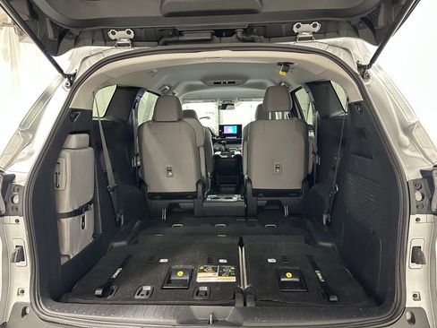 Used 2025 Toyota Sienna LE image 54