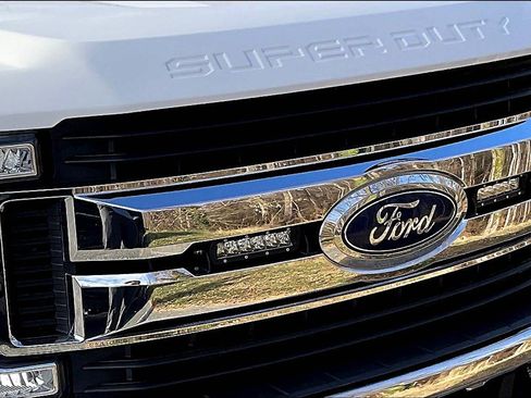 Used 2019 Ford F250 Lariat w/ FX4 Off-Road Package AWD/4WD image 26