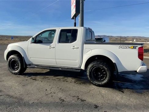 Used 2017 Nissan Frontier PRO-4X image 6