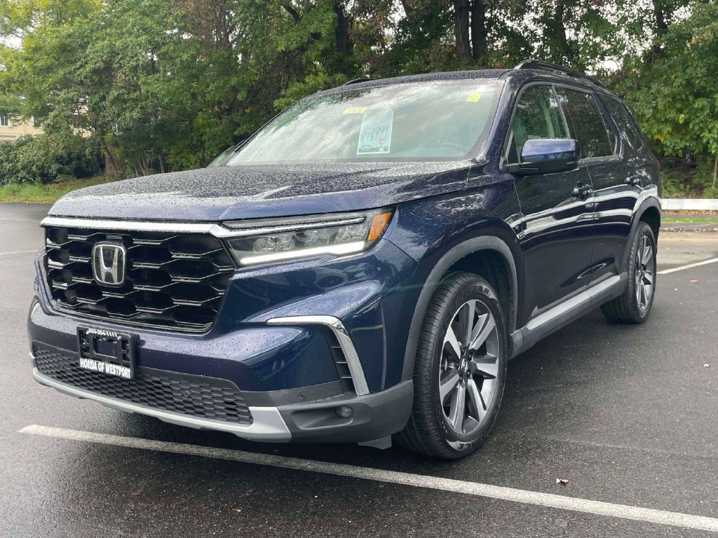 Used 2023 Honda Pilot Touring image 3