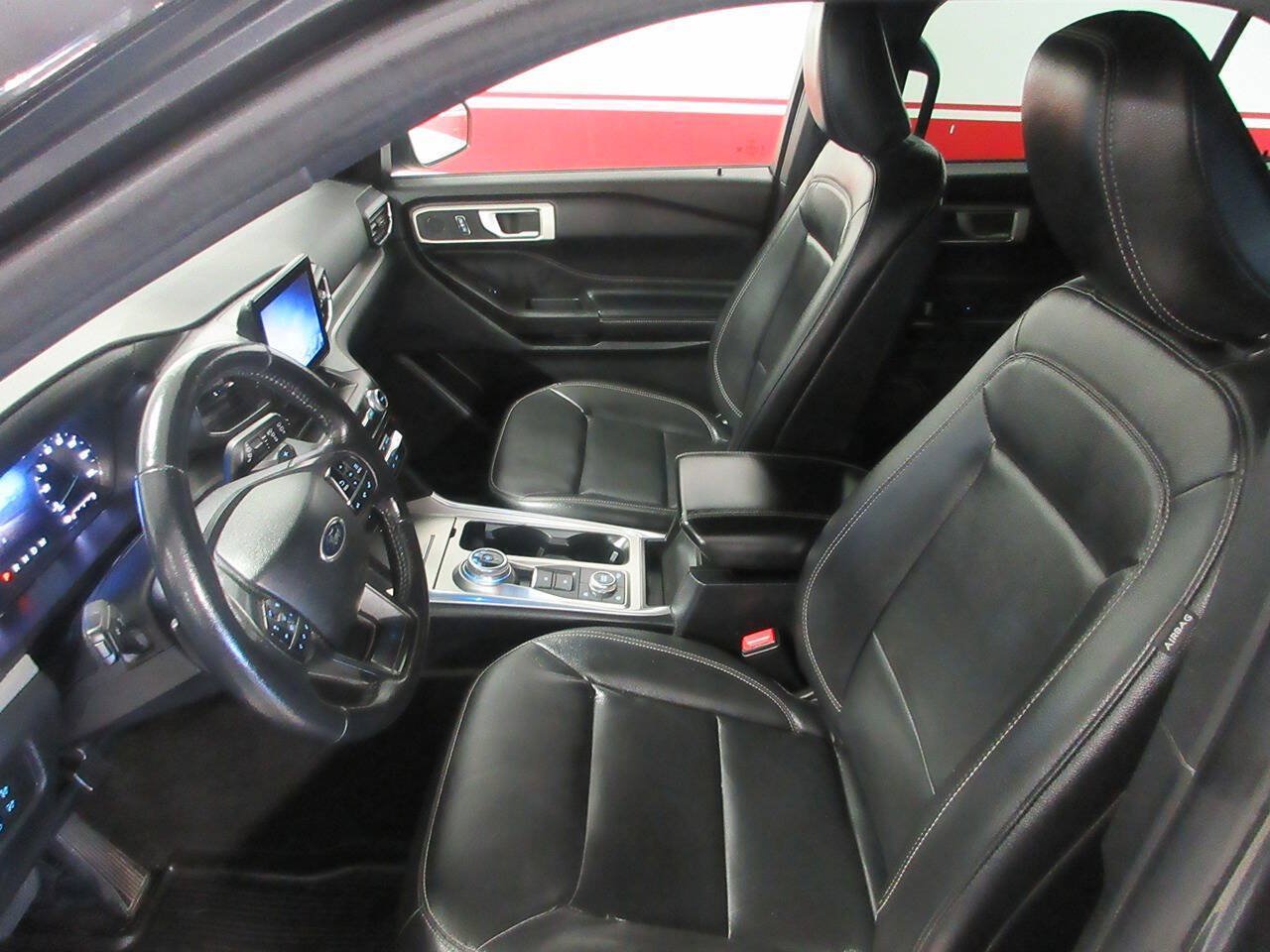 Used 2020 Ford Explorer XLT w/ Equipment Group 202A AWD/4WD image 7