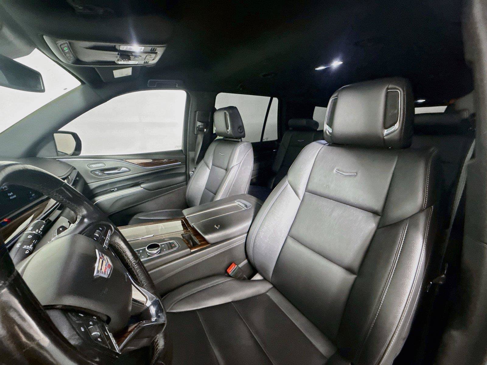 Used 2023 Cadillac Escalade Luxury RWD image 8