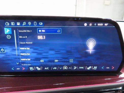 Used 2024 Chevrolet Traverse RS image 23