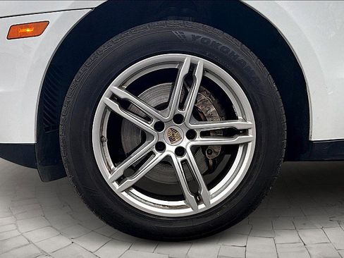 Used 2017 Porsche Macan S image 8