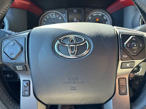 Used 2019 Toyota Tacoma TRD Sport image 15