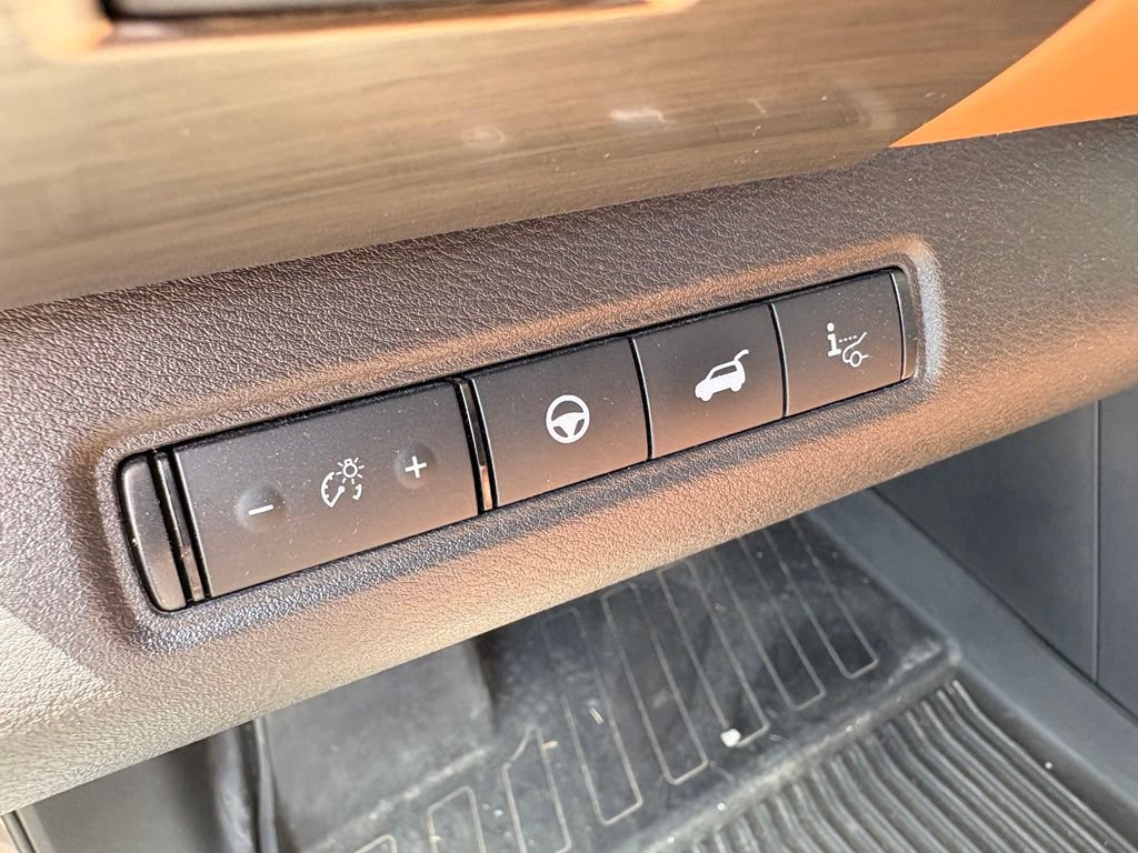 Used 2023 Nissan Pathfinder Platinum AWD/4WD image 13
