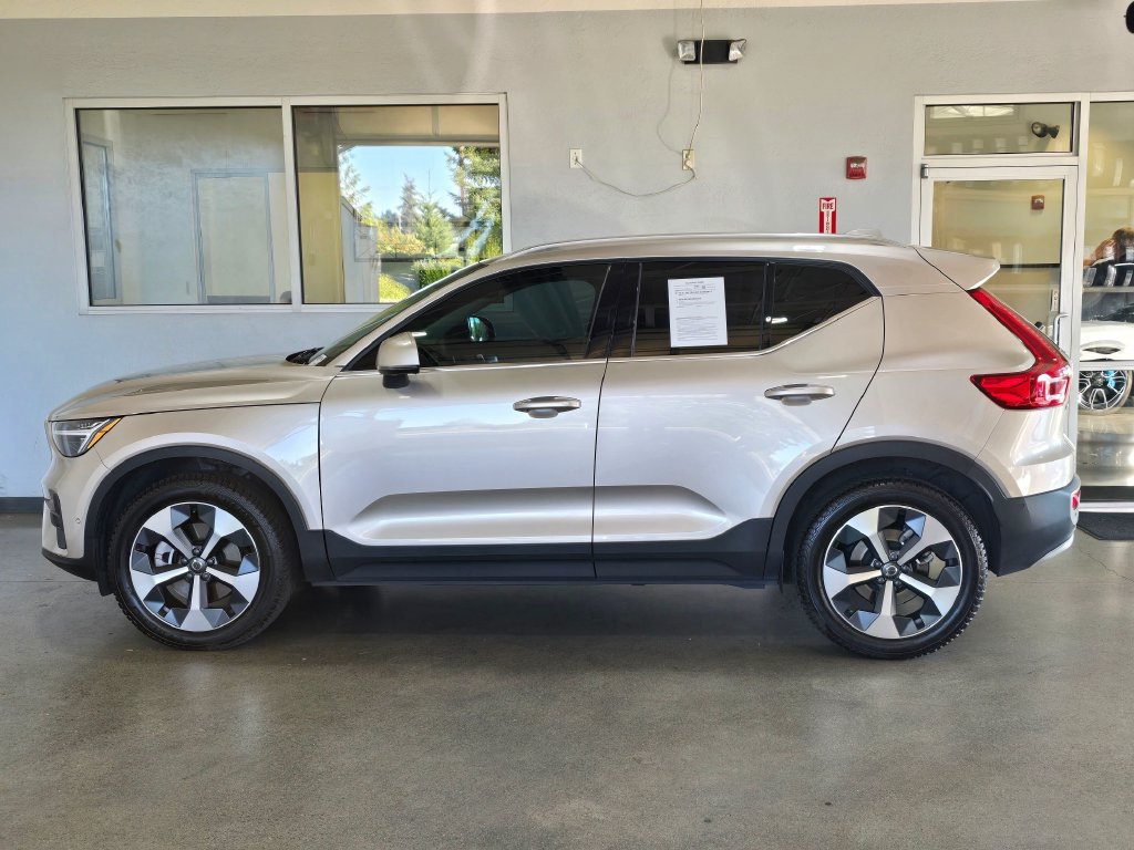 Used 2023 Volvo XC40 B5 Ultimate w/ Protection Package Premier AWD/4WD image 7