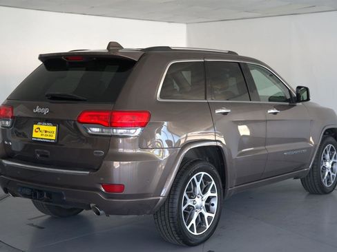 Used 2019 Jeep Grand Cherokee Overland AWD/4WD image 7