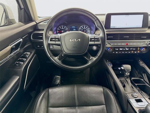 Used 2022 Kia Telluride EX w/ EX Premium Package FWD image 3