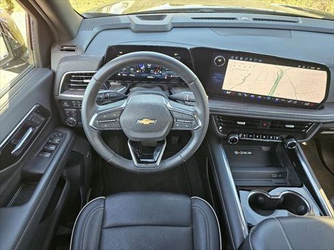 Used 2025 Chevrolet Suburban Premier image 5