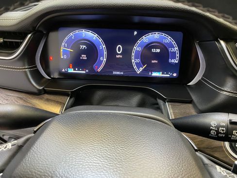 Used 2024 Jeep Grand Cherokee Limited AWD/4WD image 36