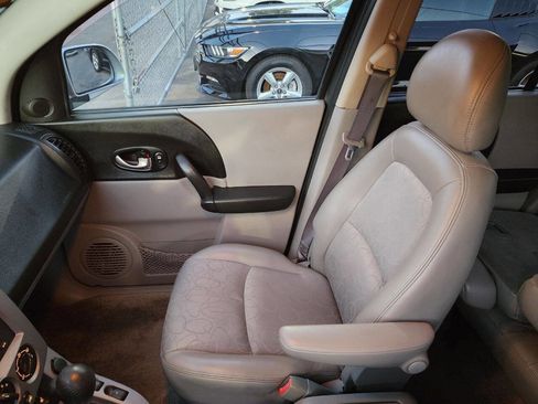 Used 2005 Saturn Vue AWD V6 w/ Comfort Pkg image 13