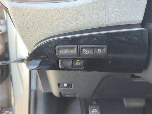 Used 2017 Toyota Prius Three FWD image 14