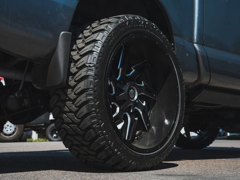 Used 2017 Nissan Titan S image 9