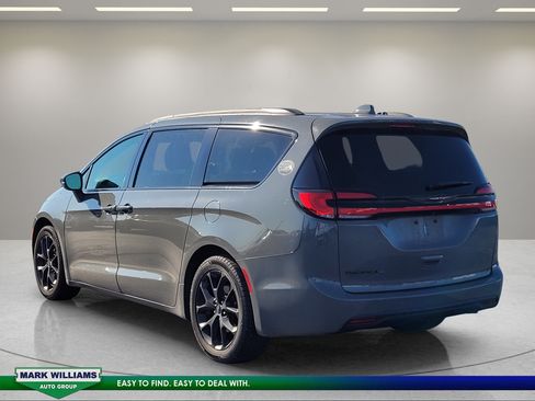 Used 2021 Chrysler Pacifica Touring w/ S Appearance Package FWD image 6