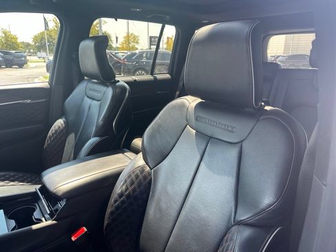 Used 2022 Jeep Grand Cherokee Summit w/ Luxury Tech Group V AWD/4WD image 10