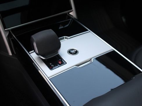 Used 2025 Land Rover Range Rover SE image 25