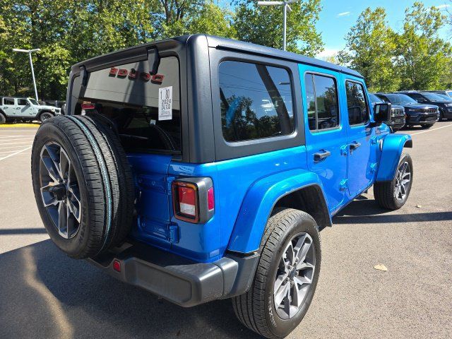Used 2024 Jeep Wrangler Unlimited w/ Convenience Group AWD/4WD image 7