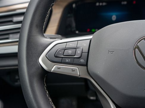 Used 2025 Volkswagen Atlas SE image 24