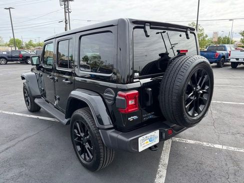 Used 2025 Jeep Wrangler Unlimited Sahara AWD/4WD image 5