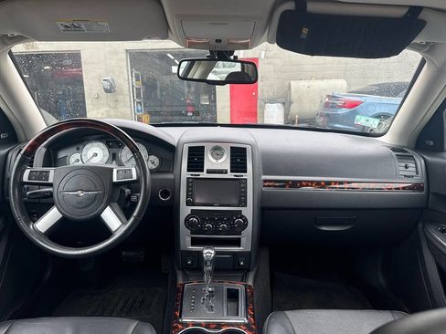 Used 2010 Chrysler 300 Limited RWD image 18