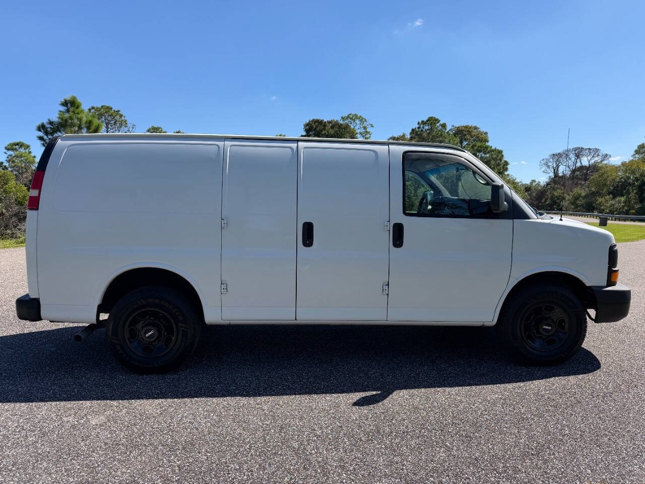 Used 2011 GMC Savana 2500 RWD image 7