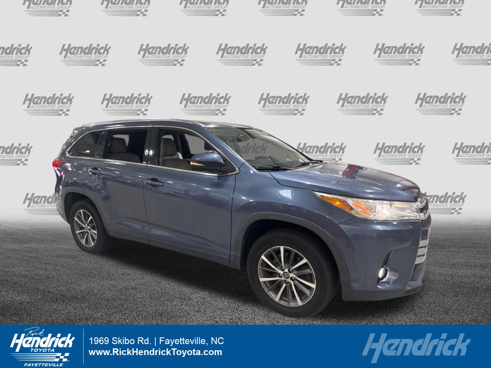 Used 2018 Toyota Highlander XLE FWD image 1