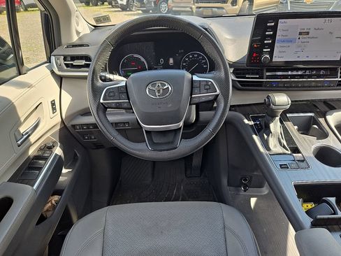 Used 2024 Toyota Sienna Limited AWD/4WD image 15