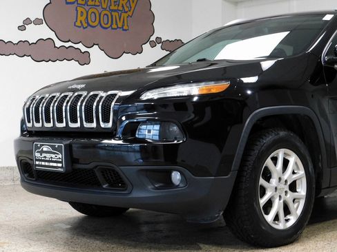 Used 2017 Jeep Cherokee Latitude w/ Comfort & Convenience Group image 19