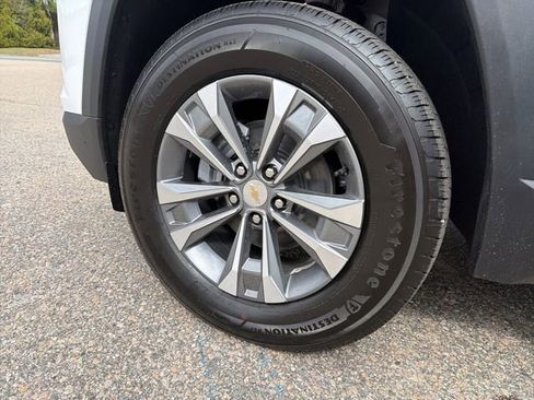 New 2026 Chevrolet Equinox LT w/ Safety and Technology Package FWD image 24