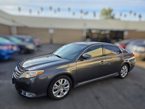 Used 2012 Toyota Avalon FWD image 3