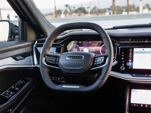 New 2025 Jeep Wagoneer S Launch Edition image 16