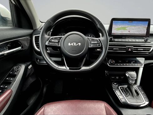 Used 2022 Kia Seltos SX w/ Sunroof Package AWD/4WD image 7