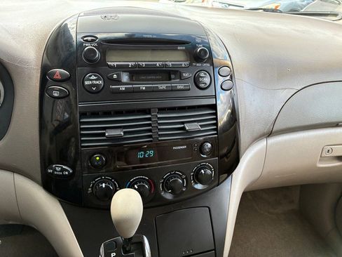 Used 2005 Toyota Sienna CE image 11