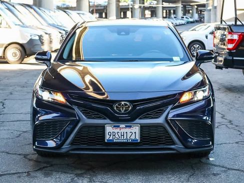 Used 2022 Toyota Camry SE image 2
