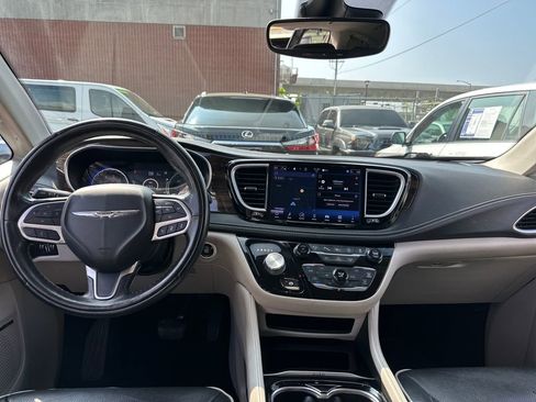 Used 2022 Chrysler Pacifica Limited image 14
