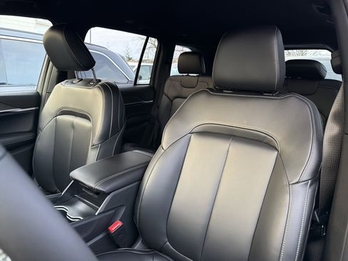 New 2025 Jeep Grand Cherokee Limited w/ Trailer Tow Package image 8