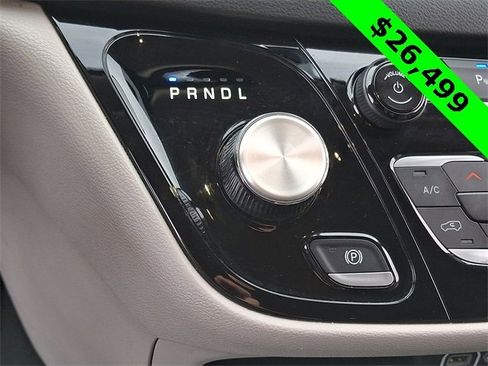 Certified 2024 Chrysler Pacifica Touring-L image 16