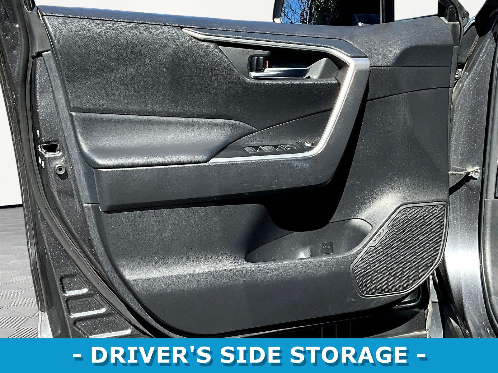 Used 2022 Toyota RAV4 SE w/ SE Grade Weather Package AWD/4WD image 20