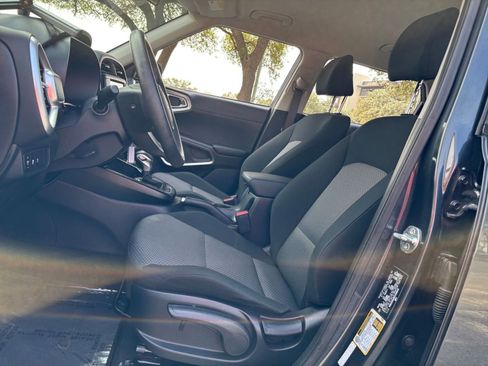 Used 2025 Kia Soul LX w/ LX Technology Package image 22