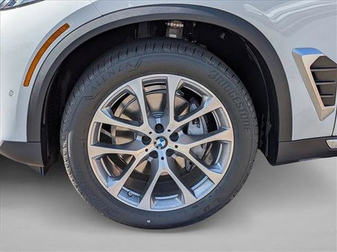 New 2026 BMW X5 sDrive40i image 9