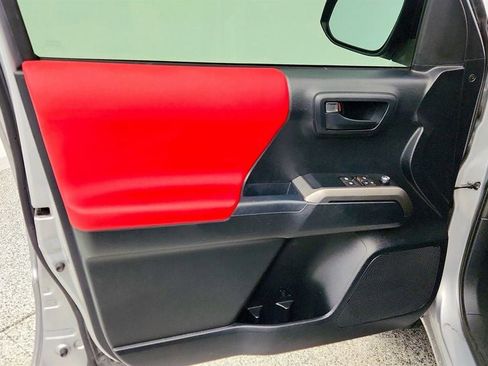 Used 2016 Toyota Tacoma SR5 image 10